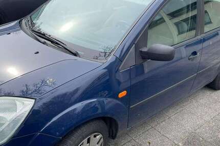 Ford Fiesta 180.000 km 950 &euro; Karlsruhe 76189