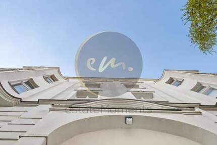 Ruhig gelegen, sonniger Balkon, zentrale Lage - Altbauwohnung mit 3,9 m hohen Decken... 3 zimmer