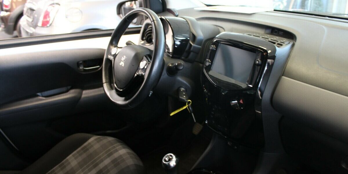 Peugeot 108 1.0 - 5-Türig - 33.293 km 9.480 &euro; Euskirchen 53881