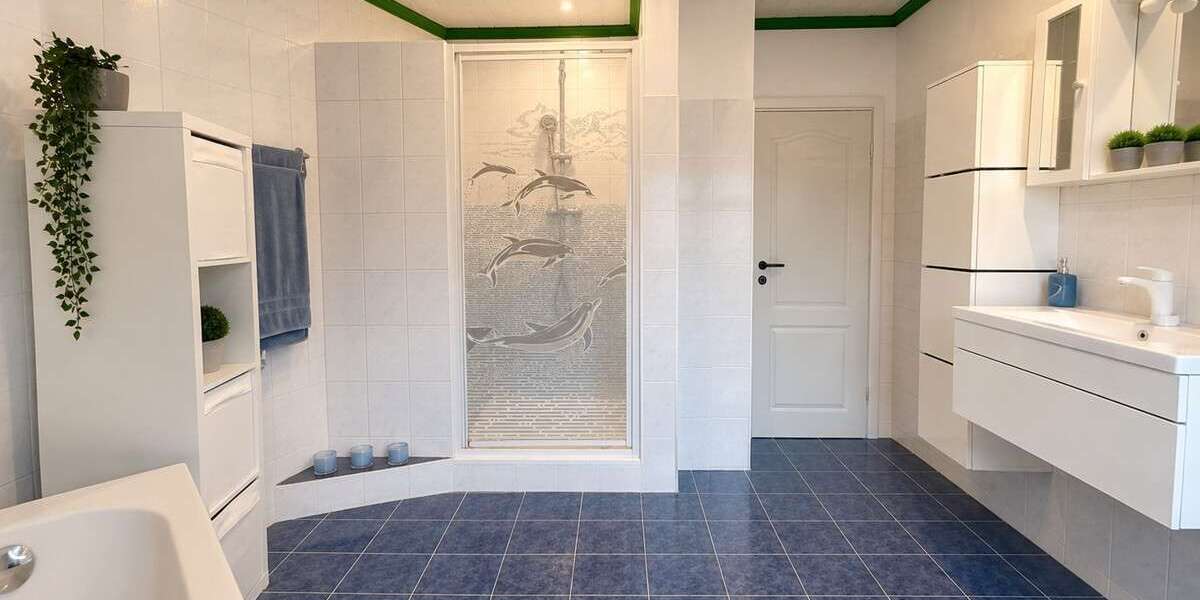 Großzügiges Zweifamilienhaus mit Einliegerwohnung und neuer Heizung - Mehrfamilienhaus, Wohnhaus Hüllhorst | Angebot:27254380