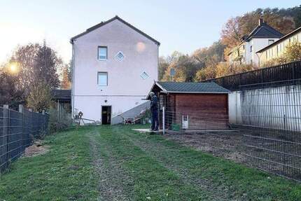 Wohnhaus in Top Zustand (kernsaniert + renoviert) mit Balkon, Terrasse, Garten und Garage (+ bei Ausbau DG ca.40 m² Wfl) in Rodalben-Waldrandlage 4 zimmer