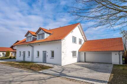 Haus zum Mieten in Wallersdorf-Altenbuch 1.390 € 137.4 m²