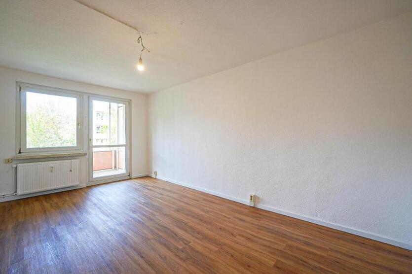 Renovierte 3-Zimmer-Wohnung mit Balkon – sofort bezugsfrei! zimmer