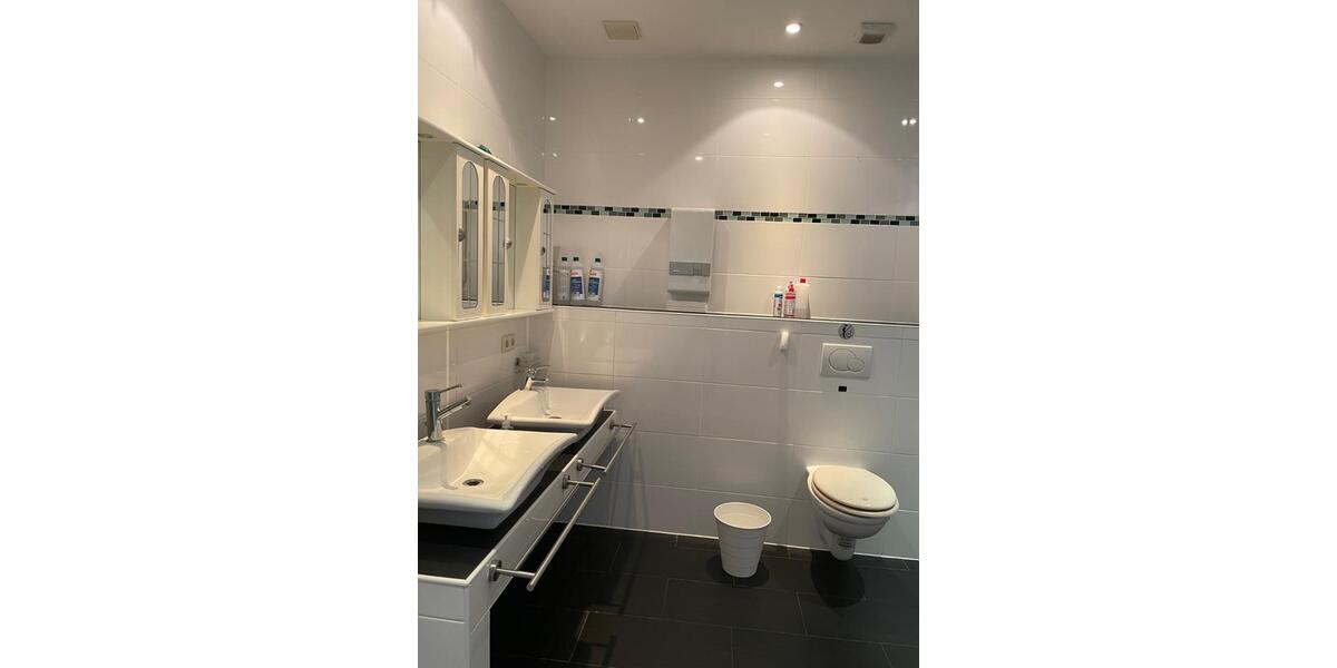 Großzügige Büro- Praxisfläche in zentraler Lage zimmer