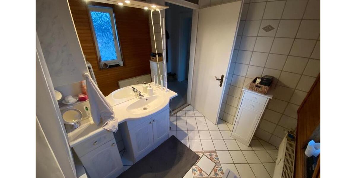 Etagenwohnung Simbach am Inn - 3 Zimmer, 100 m&sup2;, 1.000&euro; | Angebot:26368925