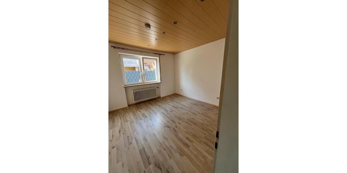Erdgeschoßwohnung Langenzenn - 4 Zimmer, 106 m&sup2;, 850&euro; | Angebot:26315195