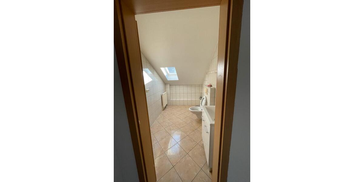Etagenwohnung Krefeld - 4 Zimmer, 135 m&sup2;, 1.350&euro; | Angebot:26675467