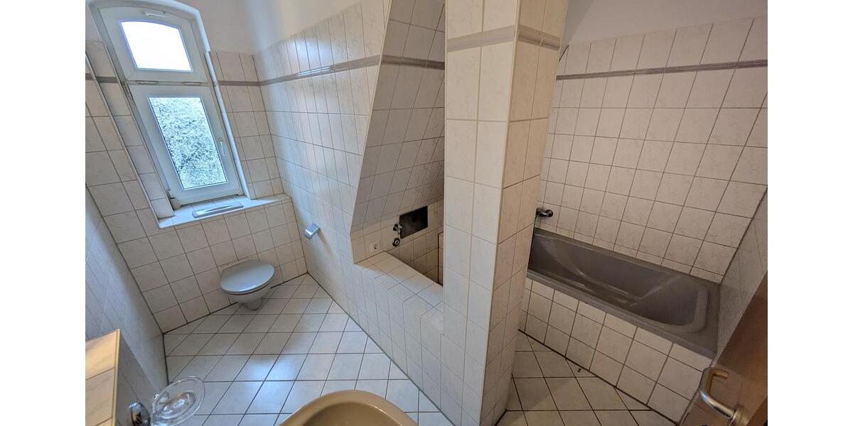 Dachgeschoßwohnung Zwickau - 2 Zimmer, 62 m&sup2;, 330&euro; | Angebot:26008188