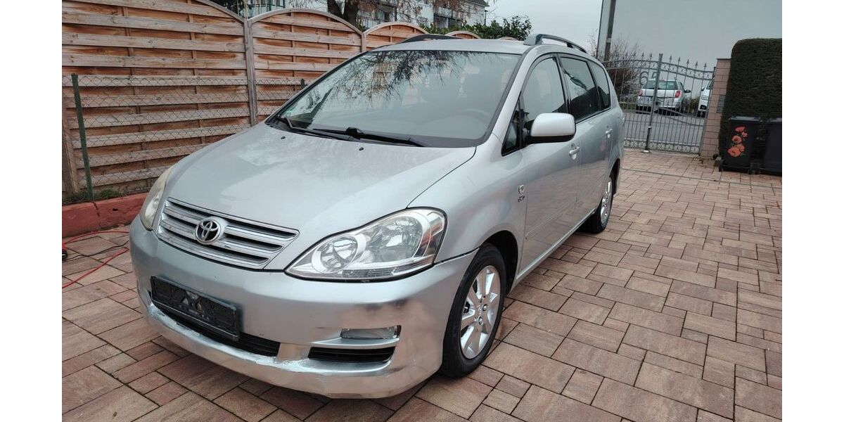 Toyota Avensis Verso 236.000 km 3.300 € Frankfurt am Main 65933