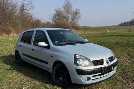 Renault Clio 138.400 km 2.700 &euro; Rielasingen 78239