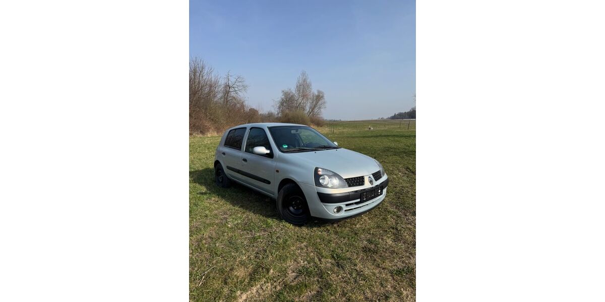 Renault Clio 138.400 km 2.700 &euro; Rielasingen 78239