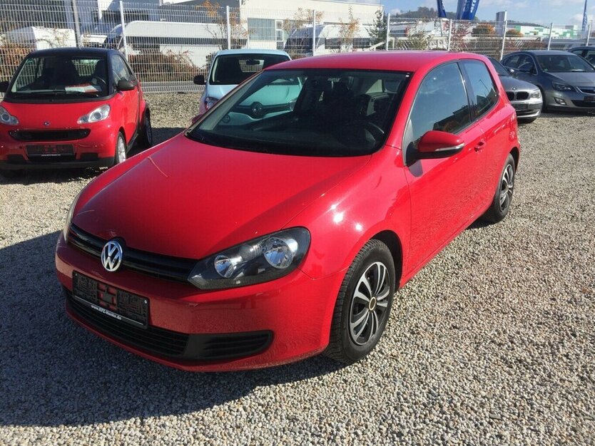 VW Golf Klima,8 Fach.Bereiftt,Tüv 08/26 175.000 km 2.450 € Himmelkron 95502