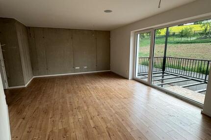 Erstbezug! Hochwertige 3-Zimmer-ObergeschossWohnung