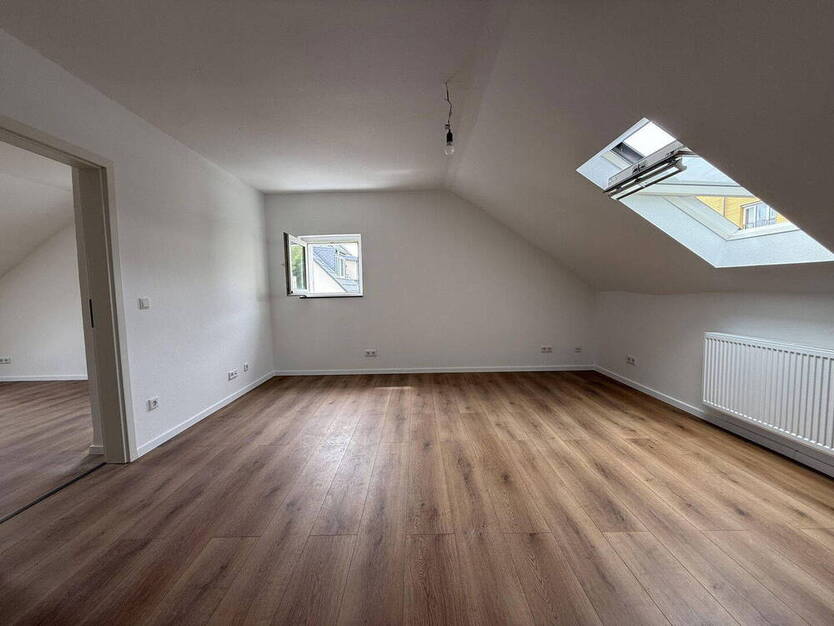 Frisch sanierte 44 m² Dachgeschoss-SingleWohnung - nur 3 Min. zum Phoenixsee, Dortmund-Schüren