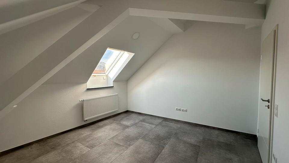 Dachgeschoßwohnung Maikammer - 3 Zimmer, 74 m&sup2;, 750&euro; | Angebot:25619932
