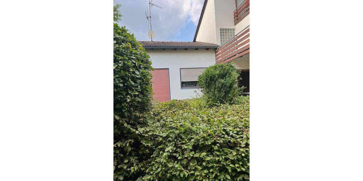 Wohnhaus mit Praxisräumen und Einliegerwohnung 9 zimmer