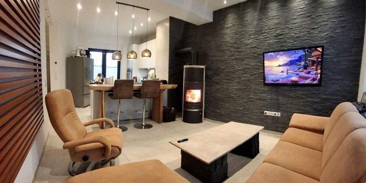 Bieterverfahren! zentrales Wohnjuwel: kernsaniertes Reihenhaus mit Solar, Kamin & Klima 3 zimmer