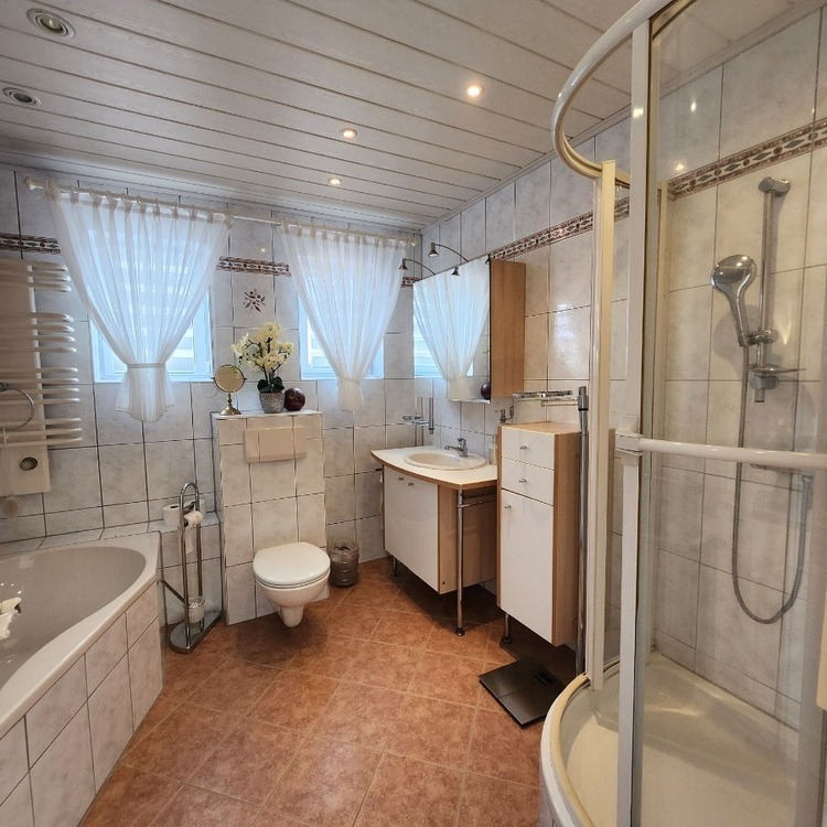Helles Einfamilienhaus mit Potential nahe idyllischer Weinstraße und gefragter Metropolregion