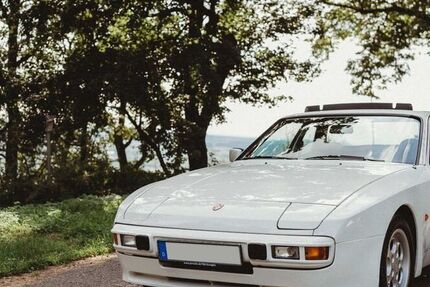 Porsche 944