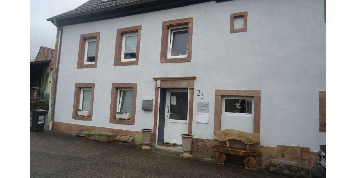 Haus zum Kaufen in Ottweiler 240.000 € 260 m² 9 zimmer