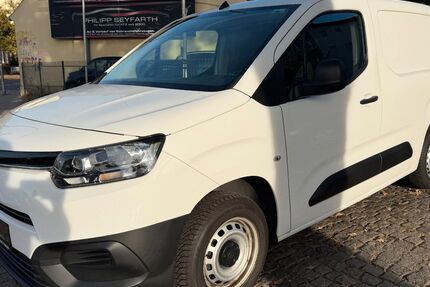 Toyota Proace City (Verso) 114.000 km 9.890 &euro; Berlin - Tempelhof 12107