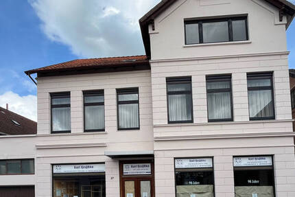 Tradition trifft Perspektive Wohn-und Geschäftshaus (ca. 350 m² Wohn+Gewerbefl.) im Herzen Varels, viele Optionen! Wohnen und Arbeiten unter einem DAC 8 zimmer