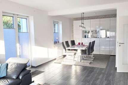 Haus zum Kaufen in Langenhagen 634.000 € 163 m² 8 zimmer