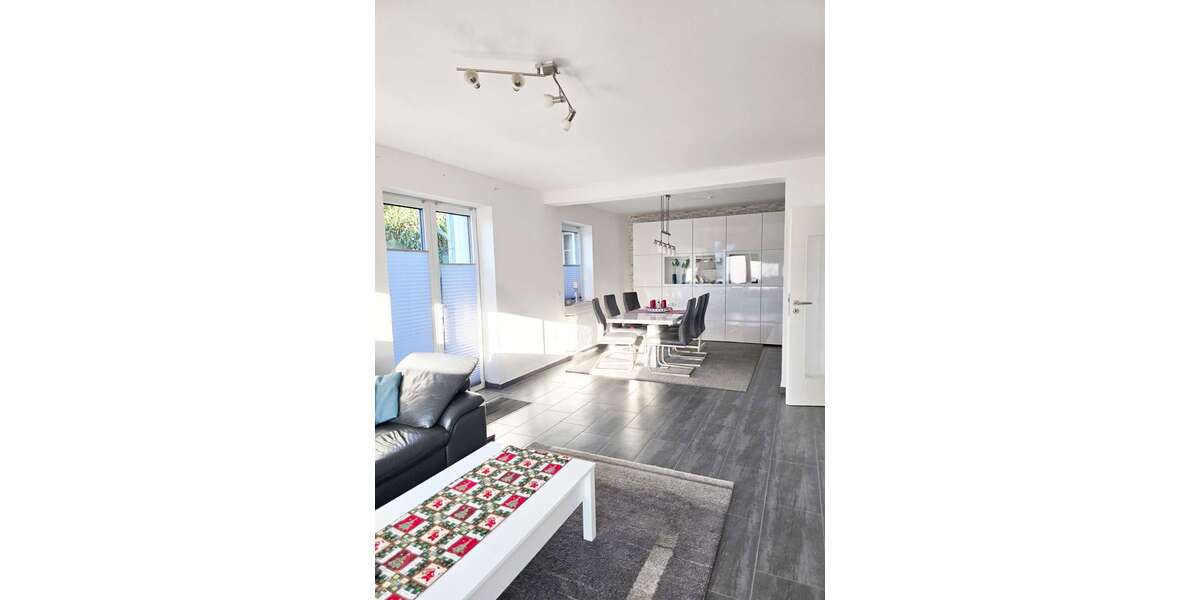 Haus zum Kaufen in Langenhagen 634.000 € 163 m² 8 zimmer