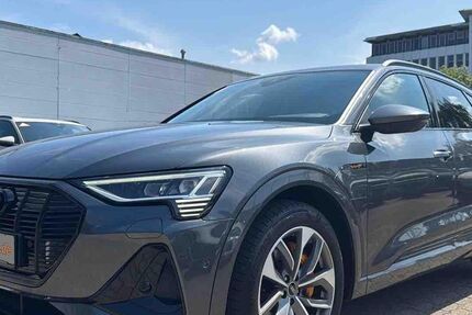 Audi e-tron 63.581 km 33.950 &euro; Hamburg 22047