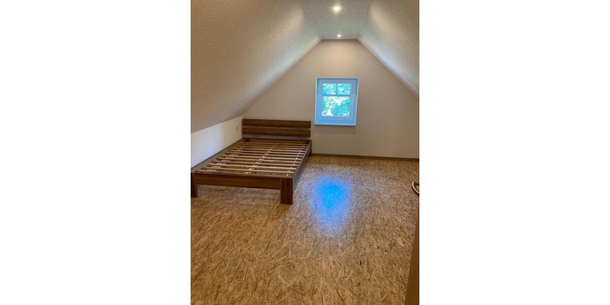 Dachgeschoßwohnung Apen - 4 Zimmer, 120 m&sup2;, 850&euro; | Angebot:26400553