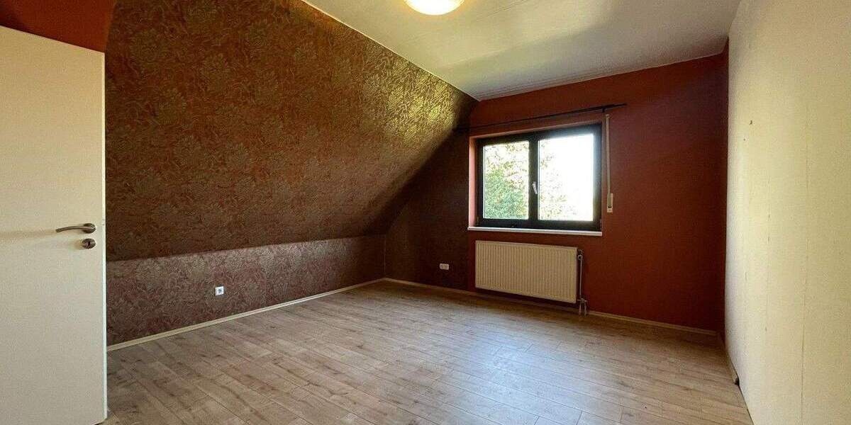 Große 5-Zimmer-DG-Wohnung inkl. EBK, Kaminofen u. herausragendem Preis-Leistungsverhältnis 5 zimmer