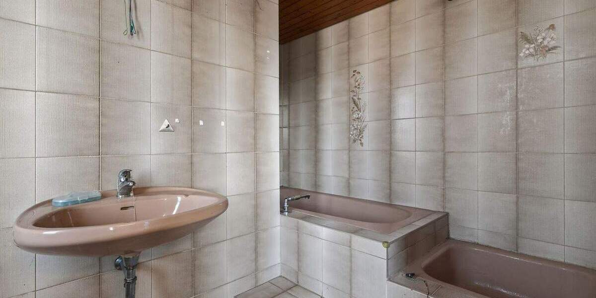 Mehrfamilienhaus, Wohnhaus Karlsbad / Auerbach Auerbach - 6 Zimmer, 153 m&sup2;, 195.000&euro; | Angebot:24857833