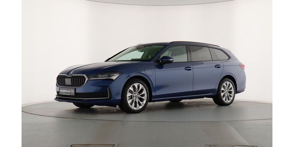 Skoda Superb 3.444 km 41.889 &euro; Leipzig 04103