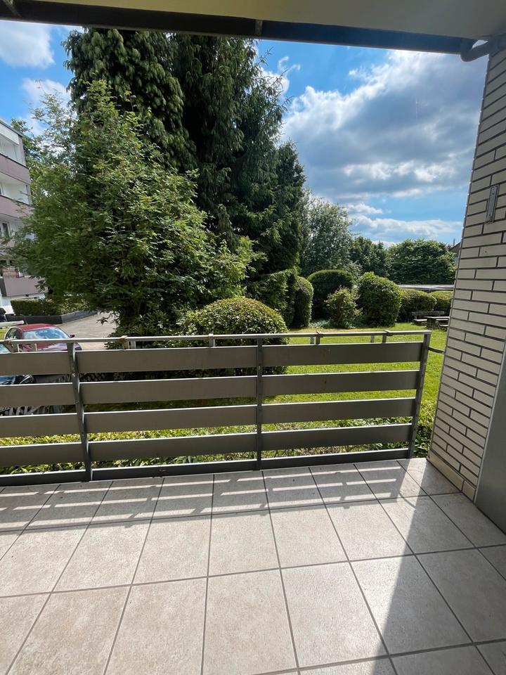 Schöne 3,5 Zimmer-Wohnung im Erdgeschoss mit großem Balkon