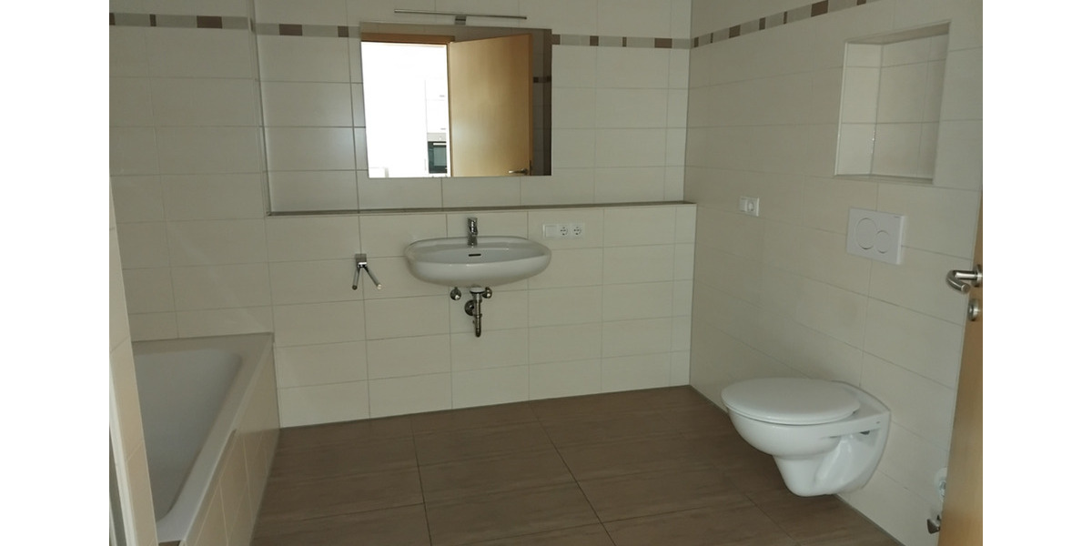 Komfortable und barrierefreie 2,5 Zimmer Penthouse-WHG mit EBK und TG-Stellplatz zu vermieten! 2 zimmer