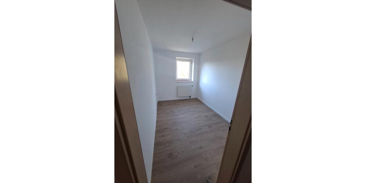 Etagenwohnung Friedeburg - 4 Zimmer, 104 m&sup2;, 1.000&euro; | Angebot:26331435