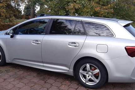 Toyota Avensis 45.000 km 15.900 € Schönefeld 12529