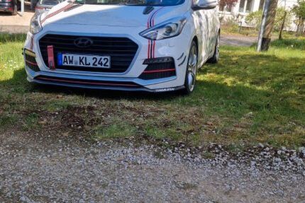 Hyundai i30 97.000 km 12.300 € Hoffeld 53534