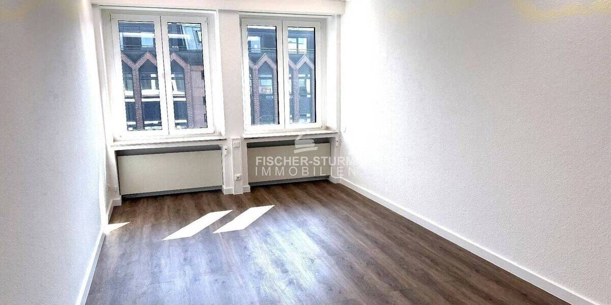 Gewerbeobjekt Düsseldorf Stadtmitte - 5 Zimmer, 104 m&sup2;, 1.360&euro; | Angebot:26346033