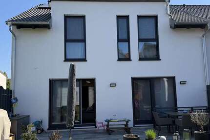 Haus Roßdorf - 4 Zimmer, 147 m&sup2;, 1.950&euro; | Angebot:26306865