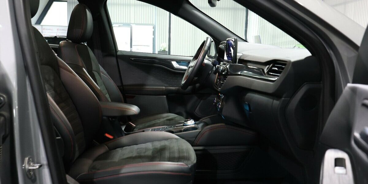 Ford Kuga 2.5 P-HEV ST-LINE-X STYLING SPORT PANORAMA 73.000 km 22.444 &euro; Hamm 59077
