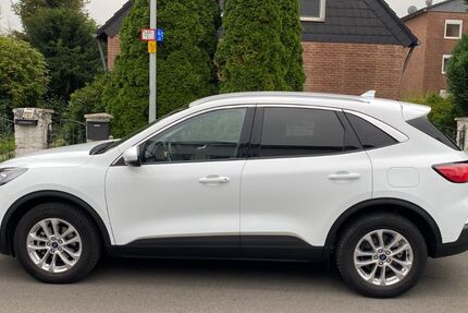 Ford Kuga 6.300 km 22.000 € Leverkusen 51373