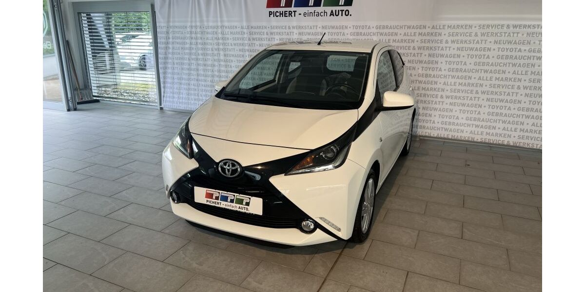 Toyota Aygo (X) 100.000 km 7.990 &euro; Passau - Grubweg 94034