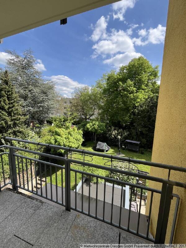 Super 2-RaumWohnung mit Einbauküche Badewanne und Balkon in der Südvorstadt !!!!