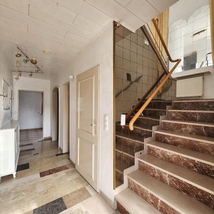 Helles Einfamilienhaus mit Potential nahe idyllischer Weinstraße und gefragter Metropolregion