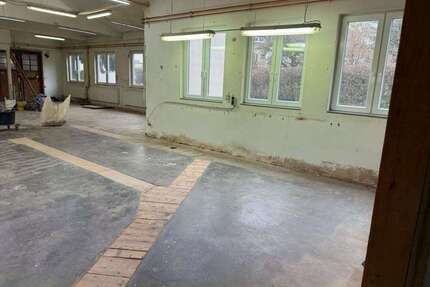 Halle in Solingen 1.100 € 129 m²
