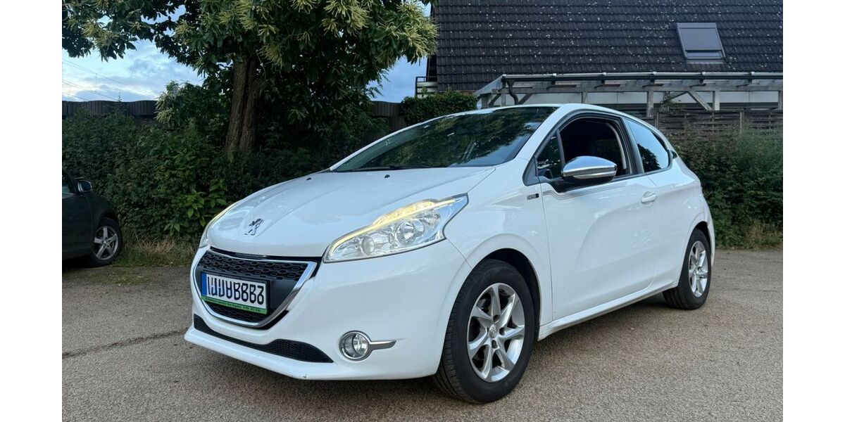 Peugeot 208 124.000 km 3.299 &euro; Rüsselsheim 65428