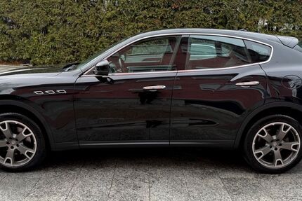 Maserati Levante 100.000 km 28.980 &euro; München 81827