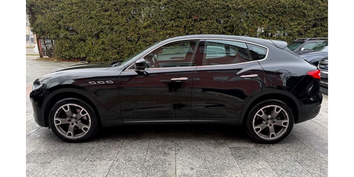 Maserati Levante 100.000 km 28.980 &euro; München 81827