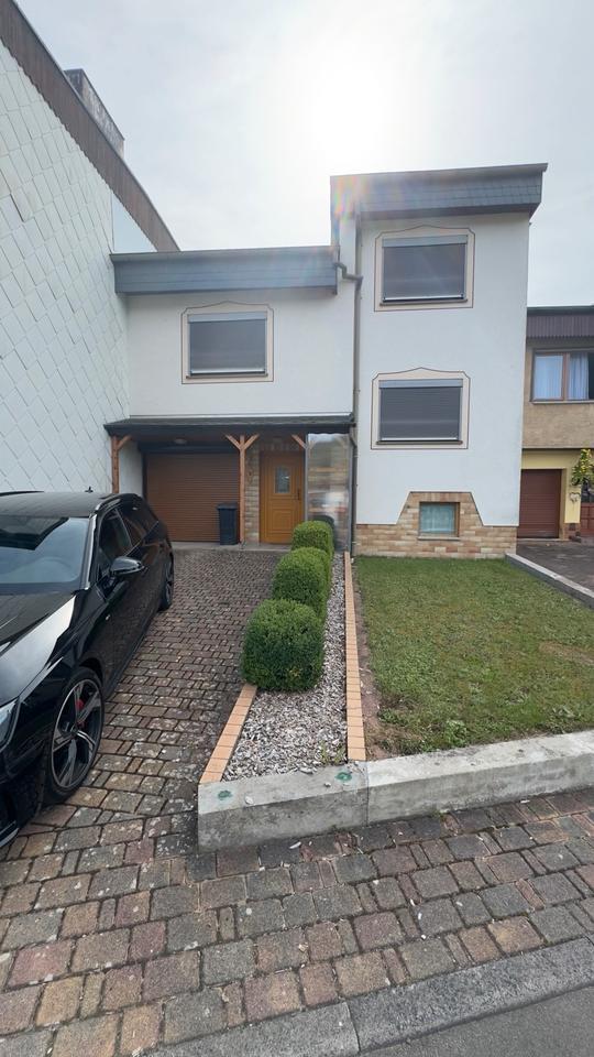 Reihenhaus in Schmalkalden Top gepflegt 2 Garagen + Wintergarten